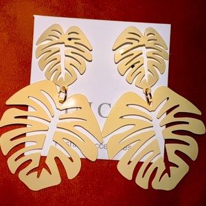 Hollow tree leaves high end fashion earring